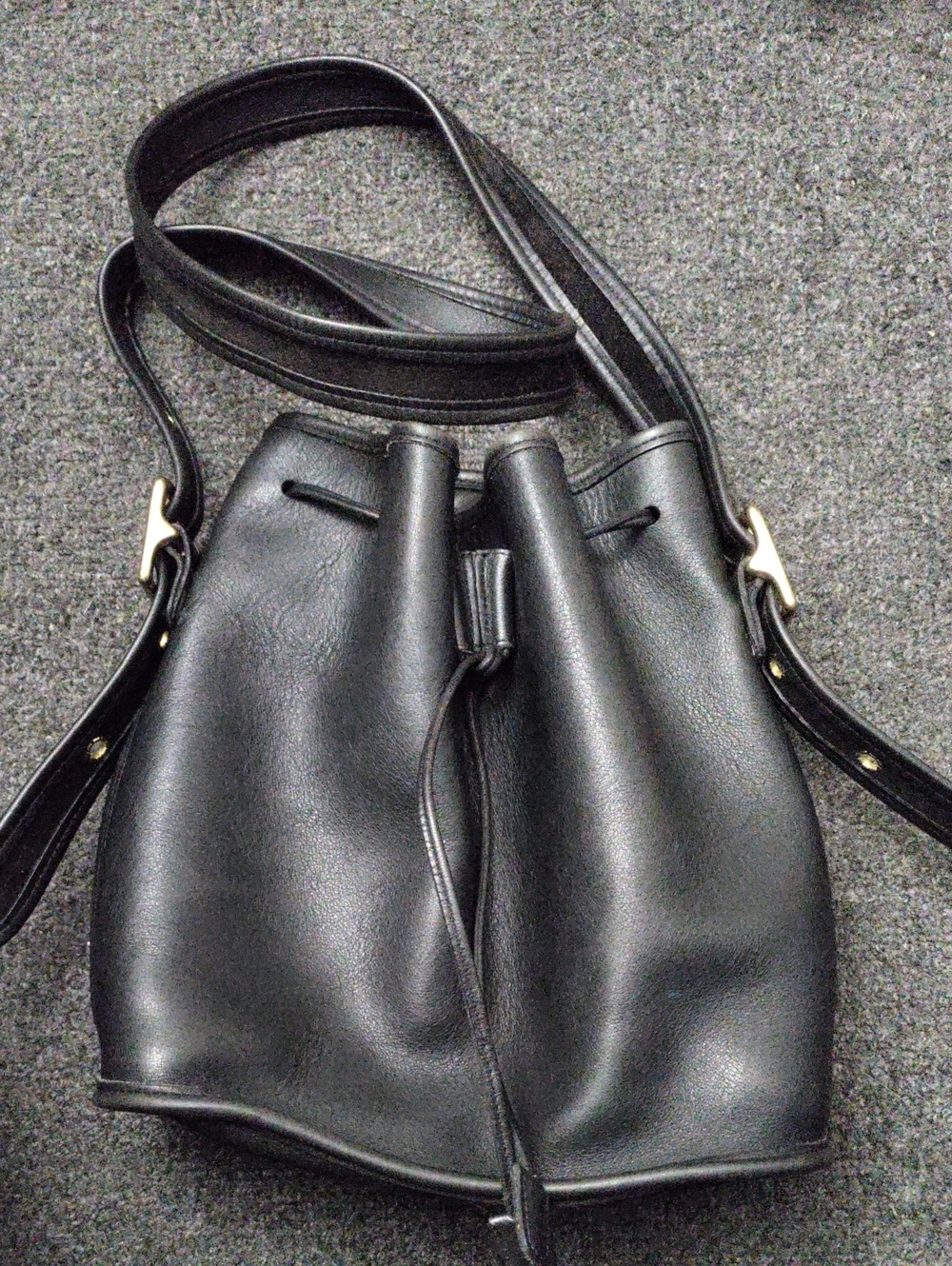 Coach Vintage "Lula Legacy" Black Leather Drawstring Shoulder Bag #9952
